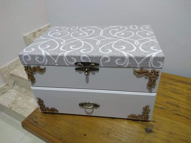 Caixa Alta 1 Gaveta 1 Compartimento superior